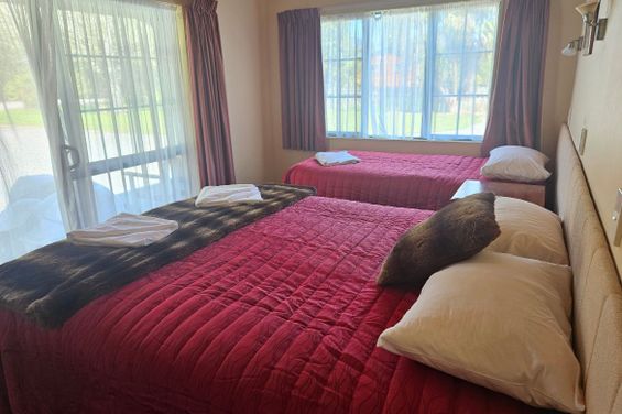 Bedroom%201%20lodge%2015