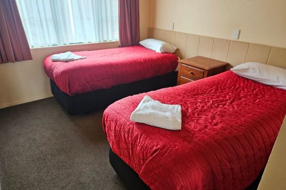 Lodge%2015%20room%202