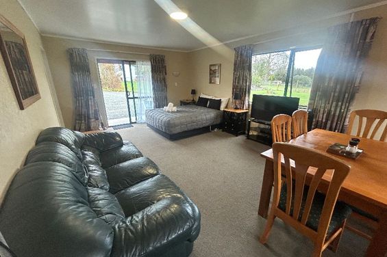 Room%206%20lounge